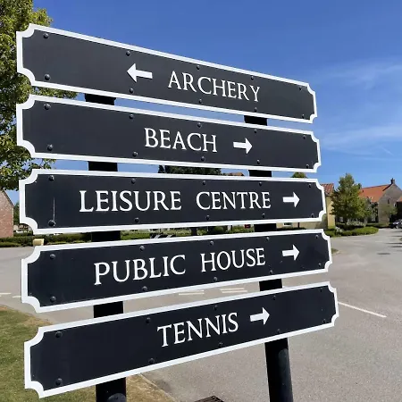 Honeybee - Part Of The The Bay Village With Pool, Gym And Direct Access, Pub, Restaurant, Tennis And Meadows Walks * Filey