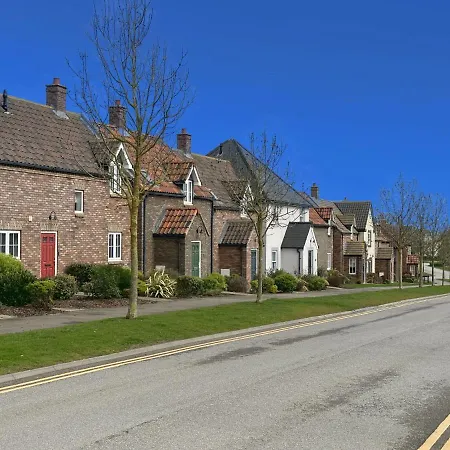 Honeybee - Part Of The The Bay Village With Pool, Gym And Direct Access, Pub, Restaurant, Tennis And Meadows Walks 펜션