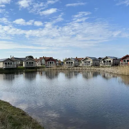 Honeybee - Part Of The The Bay Village With Pool, Gym And Direct Access, Pub, Restaurant, Tennis And Meadows Walks