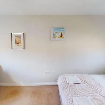 Honeybee - Part Of The The Bay Village With Pool, Gym And Direct Access, Pub, Restaurant, Tennis And Meadows Walks 펜션