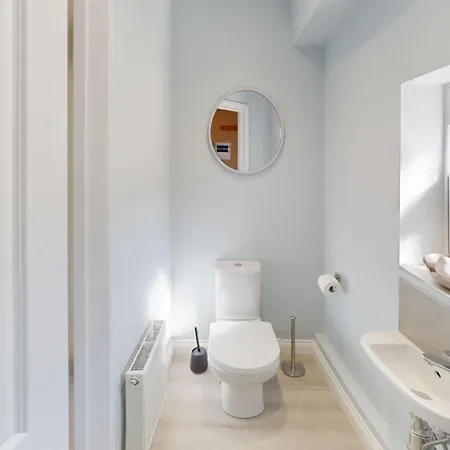 Honeybee - Part Of The The Bay Village With Pool, Gym And Direct Access, Pub, Restaurant, Tennis And Meadows Walks *