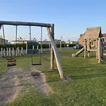 Honeybee - Part Of The The Bay Village With Pool, Gym And Direct Access, Pub, Restaurant, Tennis And Meadows Walks *