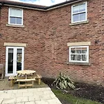 Honeybee - Part Of The The Bay Village With Pool, Gym And Direct Access, Pub, Restaurant, Tennis And Meadows Walks *