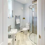 Honeybee - Part Of The The Bay Village With Pool, Gym And Direct Access, Pub, Restaurant, Tennis And Meadows Walks Filey