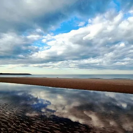 Honeybee - Part Of The The Bay Village With Pool, Gym And Direct Access, Pub, Restaurant, Tennis And Meadows Walks *