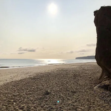 Honeybee - Part Of The The Bay Village With Pool, Gym And Direct Access, Pub, Restaurant, Tennis And Meadows Walks Holiday home *