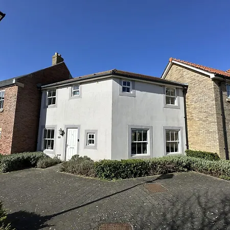 Honeybee - Part Of The The Bay Village With Pool, Gym And Direct Access, Pub, Restaurant, Tennis And Meadows Walks Filey