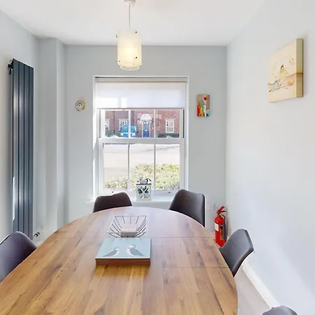 Honeybee - Part Of The The Bay Village With Pool, Gym And Direct Access, Pub, Restaurant, Tennis And Meadows Walks בית נופש *
