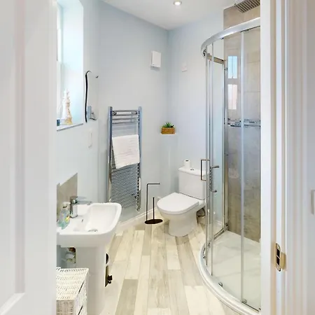 Honeybee - Part Of The The Bay Village With Pool, Gym And Direct Access, Pub, Restaurant, Tennis And Meadows Walks פילי