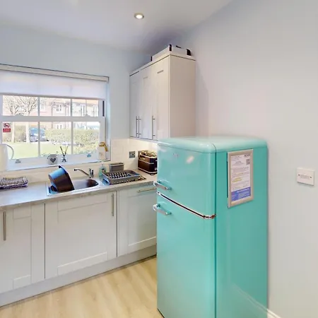 Honeybee - Part Of The The Bay Village With Pool, Gym And Direct Access, Pub, Restaurant, Tennis And Meadows Walks * Filey