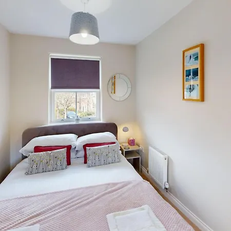 Honeybee - Part Of The The Bay Village With Pool, Gym And Direct Access, Pub, Restaurant, Tennis And Meadows Walks בית נופש