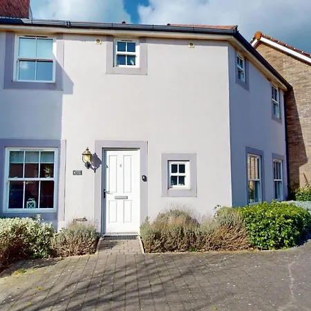 Holiday home Honeybee - Part Of The The Bay Village With Pool, Gym And Direct Access, Pub, Restaurant, Tennis And Meadows Walks Filey